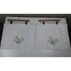 Thomaston Floral Pansies Embroidery 2 Standard Pillowcases USA Vintage White